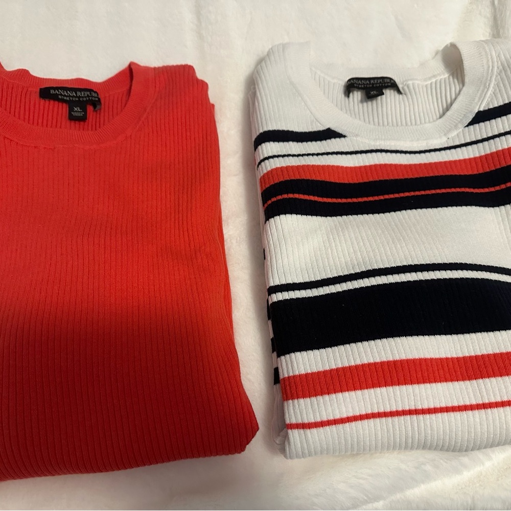 2 Banana Republic Women’s Red Stretchy Cotton Tops